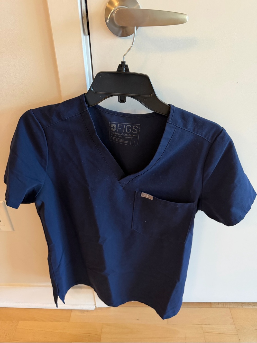 Figs Navy V‑Neck Scrub Top